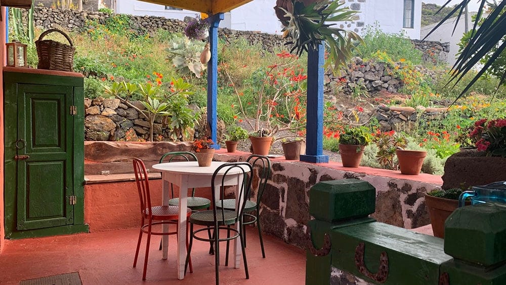 Terraza de El Lagar del Norte, uno de los alojamientos en el Hierro