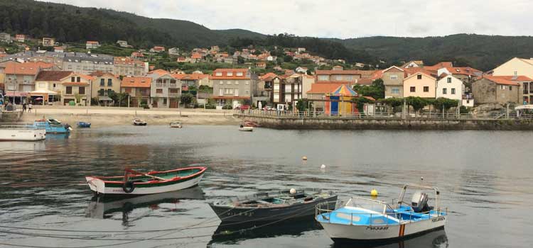 Combarro, hórreos y cruceiros en un conjunto histórico, artístico y pintoresco de Galicia