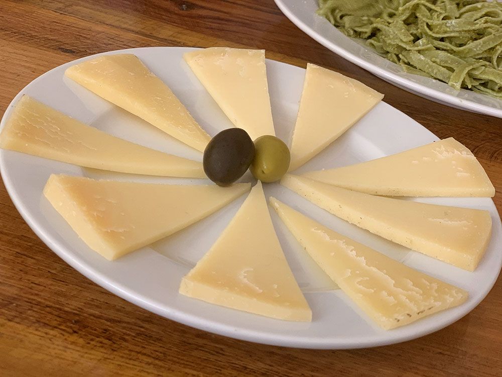 Ración de queso del Restaurante Jadranka en Brač