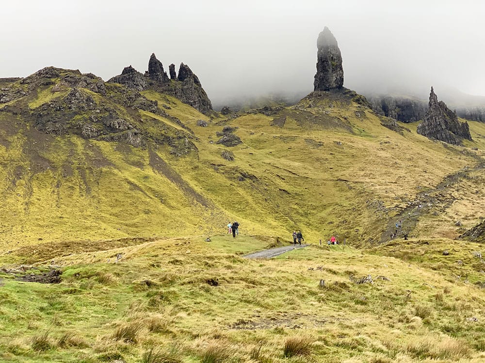 Vistas del Old Man of Storr desde el mirador